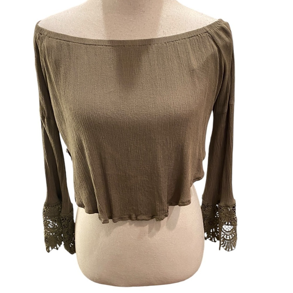 Haute Monde Green Women's Off the Shoulder Bell Crocheted Sleeve Crop Top Size M